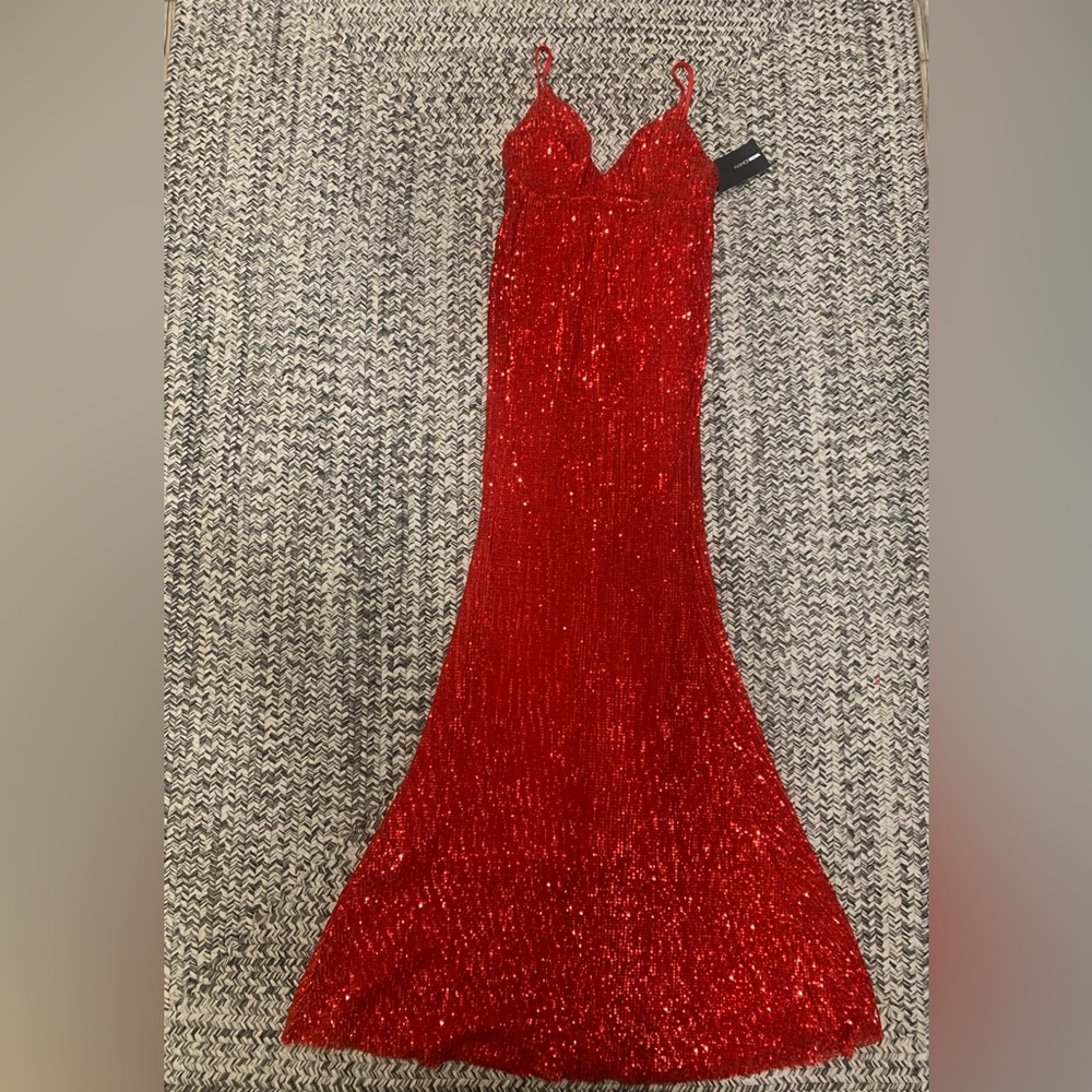Fashion Nova dress

Red sequin dress
Never worn
Size: Small